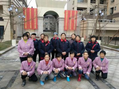 宜賓上江北華彩城住宅二期大型開荒保潔隊(duì)伍