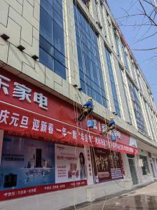 筠連龍庭廣場(chǎng)外墻清洗